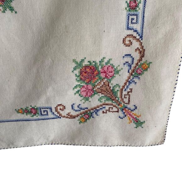 Hand Embroidered Cross Stitch Floral Tablecloth Square Table Topper 31 x 33.5 - Picture 3 of 4